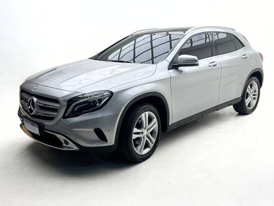 MERCEDES-BENZ GLA 200 1.6 CGI ENDURO 16V TURBO FLEX 4P AUTOMÁTICO